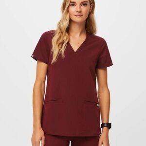Figs Casma 3-pocket V-Neck Scrub Top Women’s Size Small in Burgundy